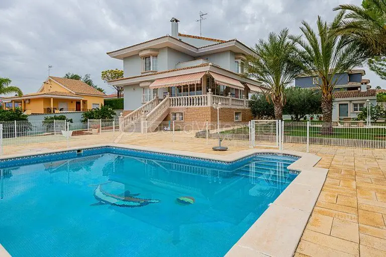 Chalet con vistas en  Ribarroja del Turia Valencia