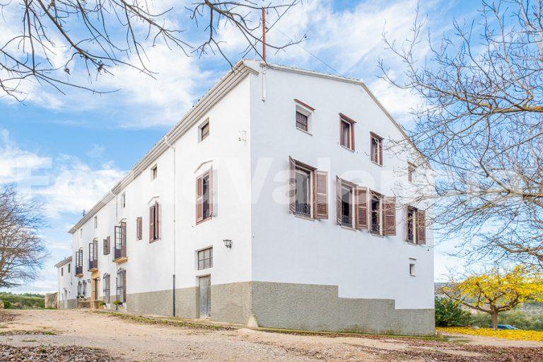 Masia grande en venta en Bocairent Valencia