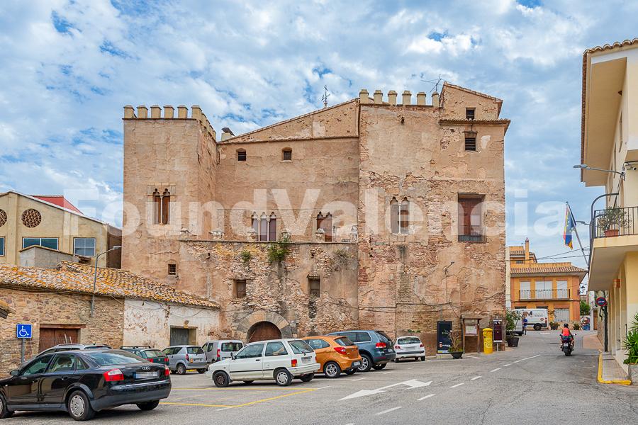 Castillo Palacio de Albalat de Taronchers: Tesoro Histórico y Arquitectónico en Valencia