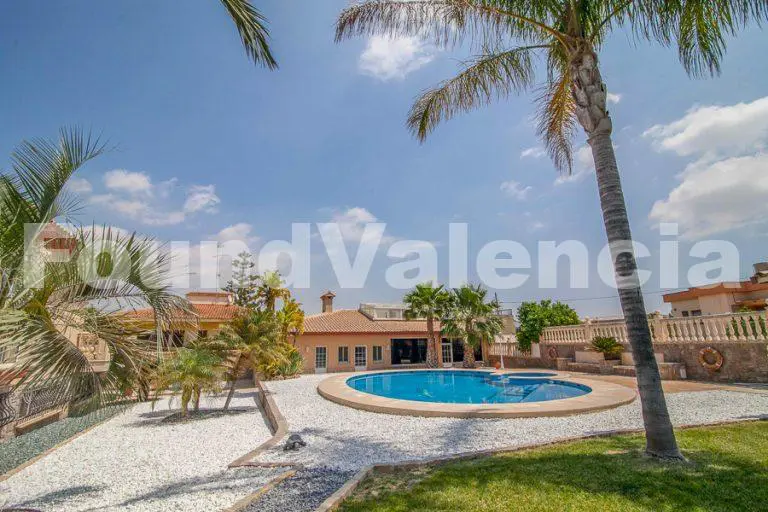 Villa de lujo en venta a 25 minutos de Valencnia capital