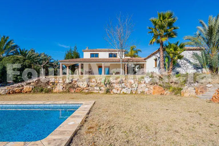 Casa independiente tranquila en Ontinyent, Valencia.