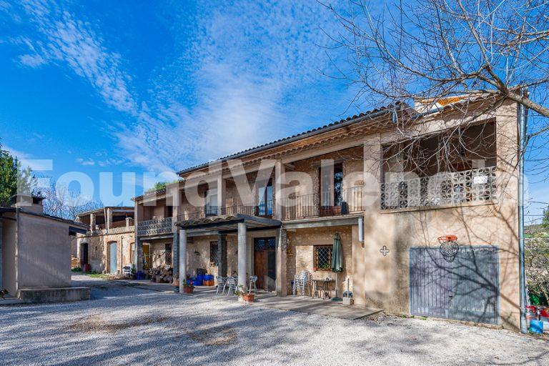 Finca con dos casas y tierras de cultivo