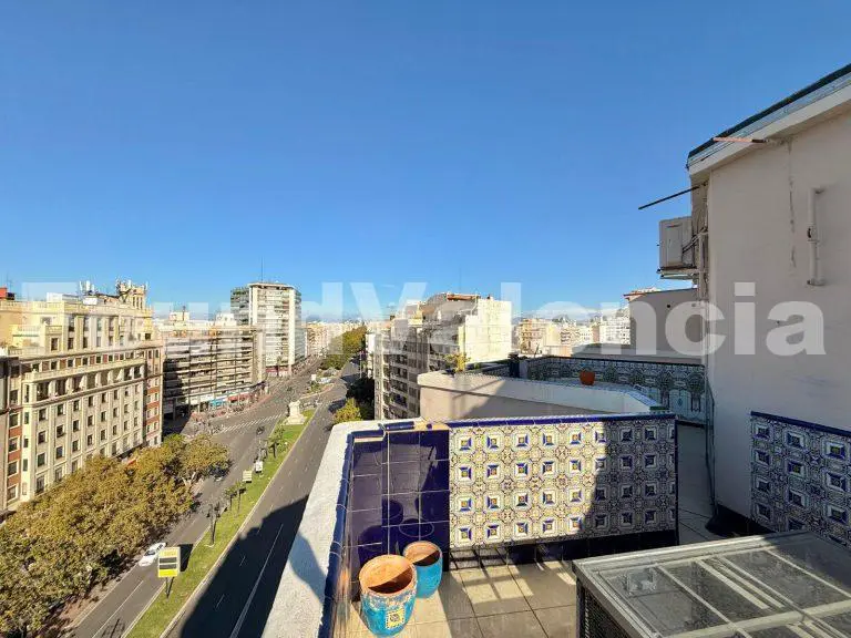 Ático luminoso con dos terrazas y vistas despejadas en el corazón de Valencia