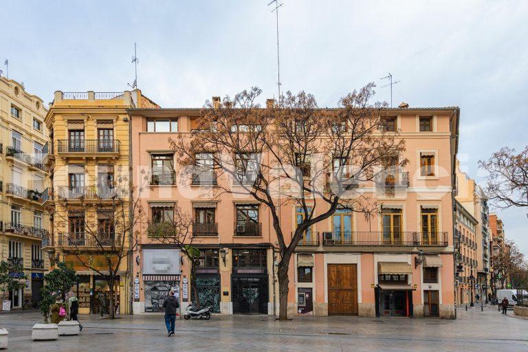 Despacho en Alquiler con Vistas Exclusivas a las Torres de Serrano