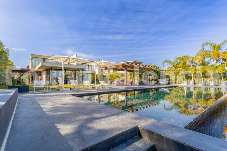 EXCLUSIVO CHALET DE DISEÑO EN PRIMERA LÍNEA DE GOLF. VALENCIA