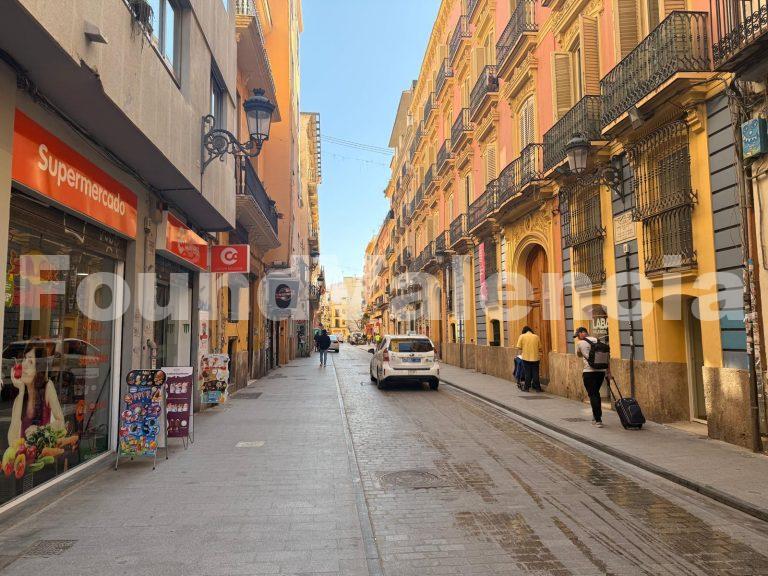 Gran local comercial en alquiler en el centro de Valencia