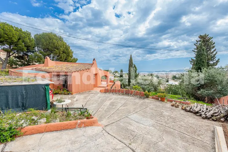 Villa Mediterránea con Encanto y Vistas al Mar en Jávea
