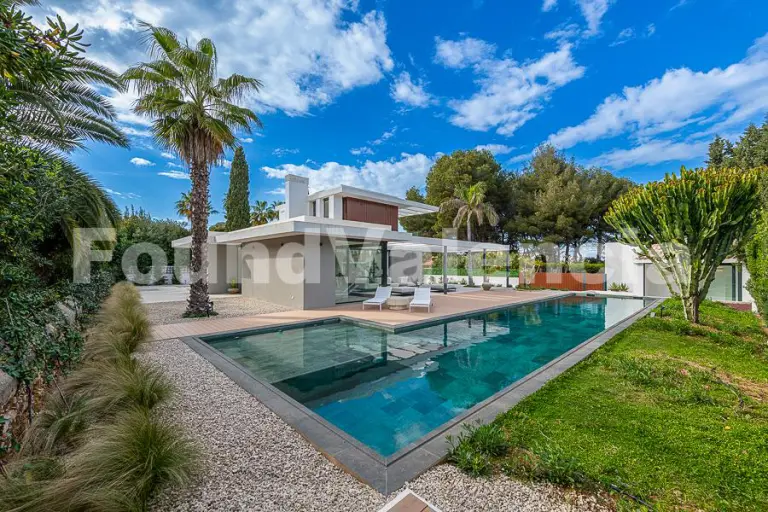 Chalet junto al mar Mediterráneo en la zona de Las Rotas en Denia