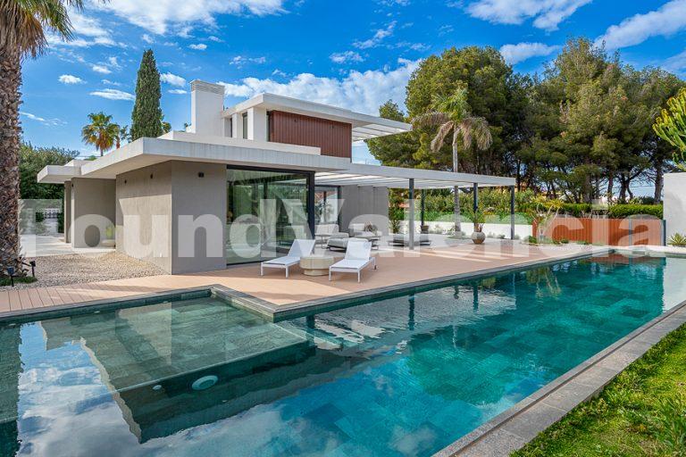 Chalet junto al mar Mediterráneo en la zona de Las Rotas en Denia
