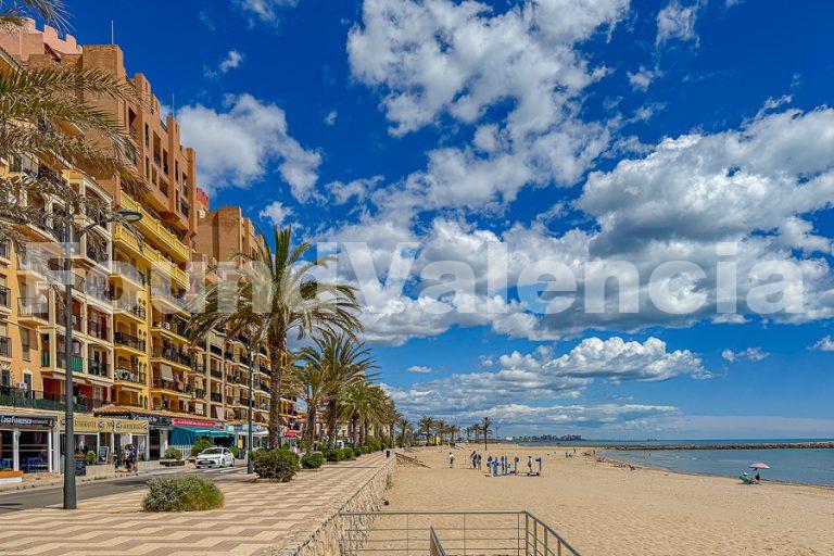 Ático Exclusivo en Port Saplaya, Valencia – Vistas Espectaculares.