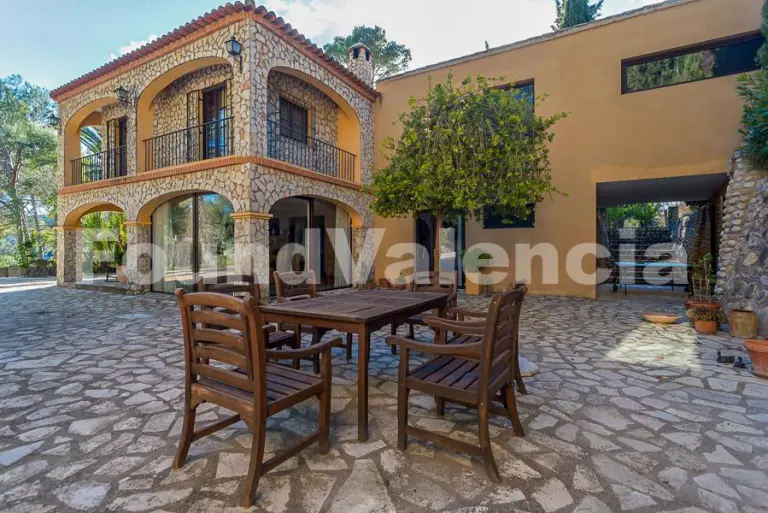 Villa Privada y con Encanto Rústico en Xàtiva, Valencia