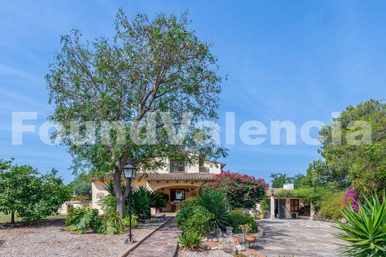 Acogedora casa familiar con vistas inolvidables – A 45 minutos de Valencia