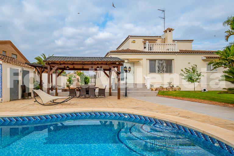 Villa en Urbanización Maravisa muy próxima Eliana