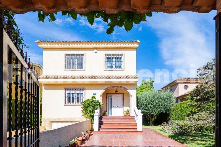 Elegante Vivienda Familiar en Las Tablas, La Eliana