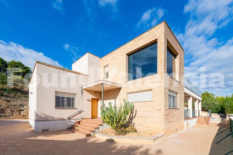 Chalet moderno de 2007 en Balcon de Montroy, Valencia.