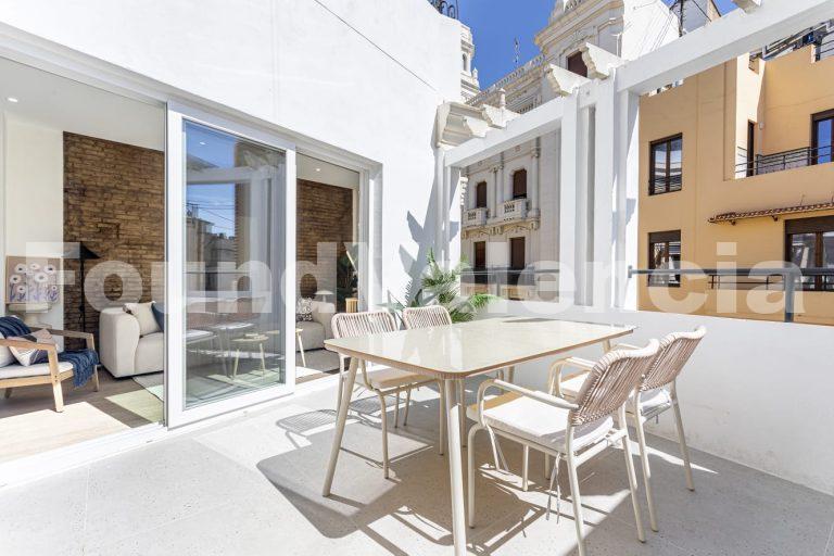Espectacular ático con terraza junto a la Plaza del Ayuntamiento