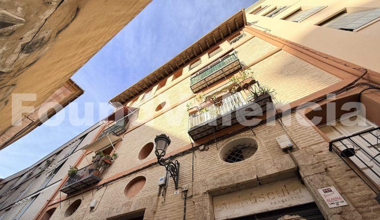 Encanto histórico y reforma contemporánea en el corazón de Velluters