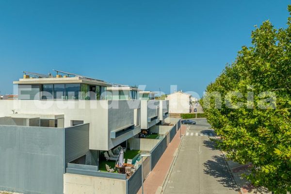 Hogar de Ensueño en Alquería de la Condesa, a un Paso de Oliva