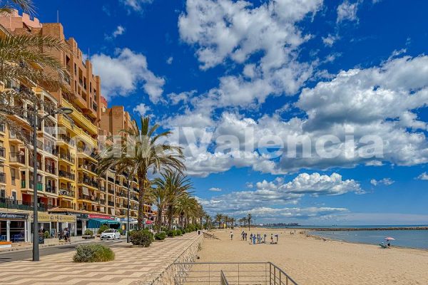 Ático Exclusivo en Port Saplaya, Valencia – Vistas Espectaculares.