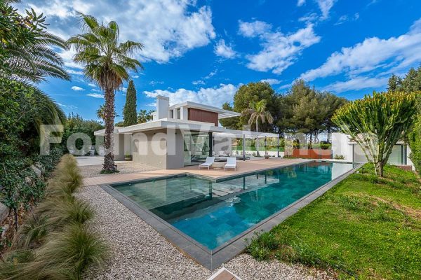 Chalet junto al mar Mediterráneo en la zona de Las Rotas en Denia