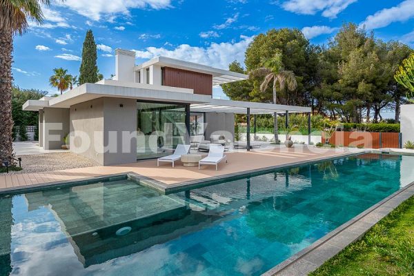 Chalet junto al mar Mediterráneo en la zona de Las Rotas en Denia