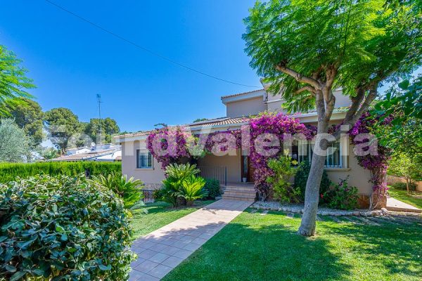 Encantadora Villa Amueblada en Alquiler – A Solo 5 Minutos de La Eliana, Valencia