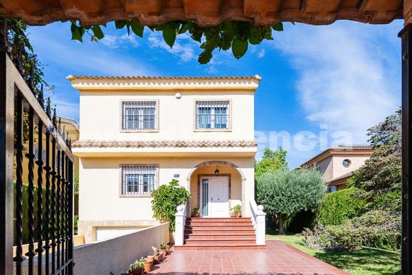 Elegante Vivienda Familiar en Las Tablas, La Eliana