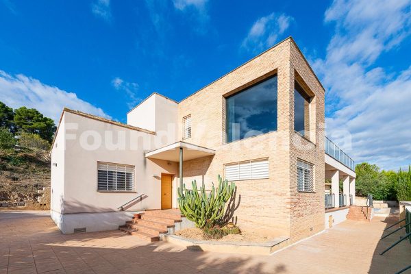 Chalet moderno de 2007 en Balcon de Montroy, Valencia.