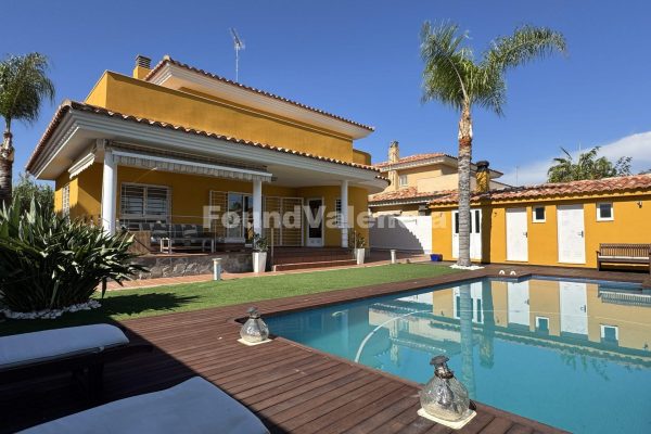 Chalet independiente junto al IALE y metro — comodidad, luz y ubicación perfecta
