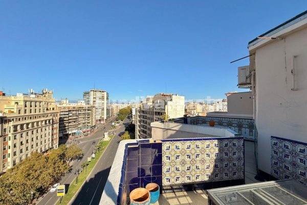 Ático luminoso con dos terrazas y vistas despejadas en el corazón de Valencia