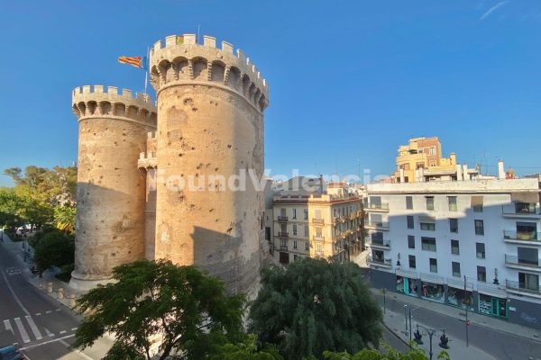 Vivienda con vistas a Torres de Quart en Botánico